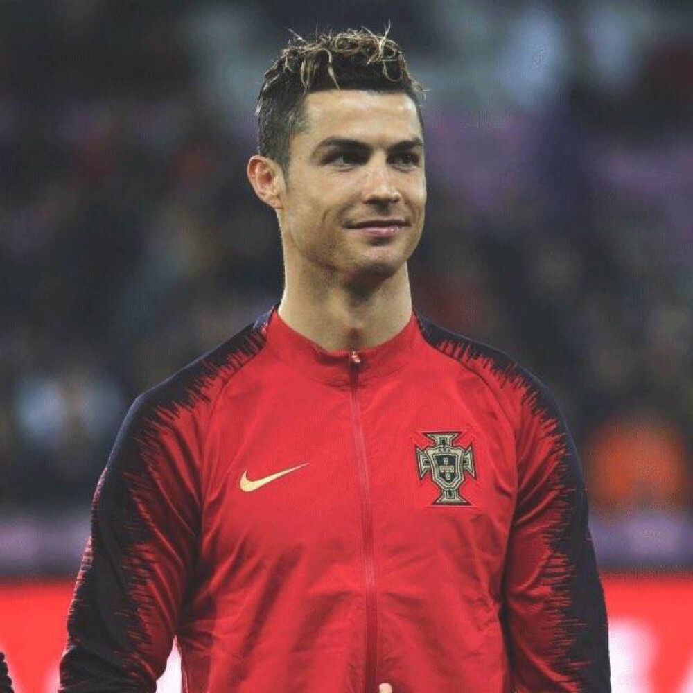 那不勒斯vs尤文：麦克托米奈首发，伊尔迪兹、小孔塞桑出战（意甲焦点战：那不勒斯对阵尤文，麦克托米奈先发，伊尔迪兹与小孔塞桑登场）