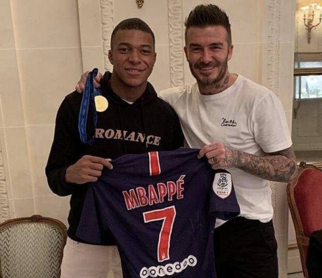 环足奖年度最佳女足球员候选：邦马蒂、普特利亚斯、凯莉在列（邦马蒂、普特利亚斯、凯莉入围环足奖年度最佳女足球员）