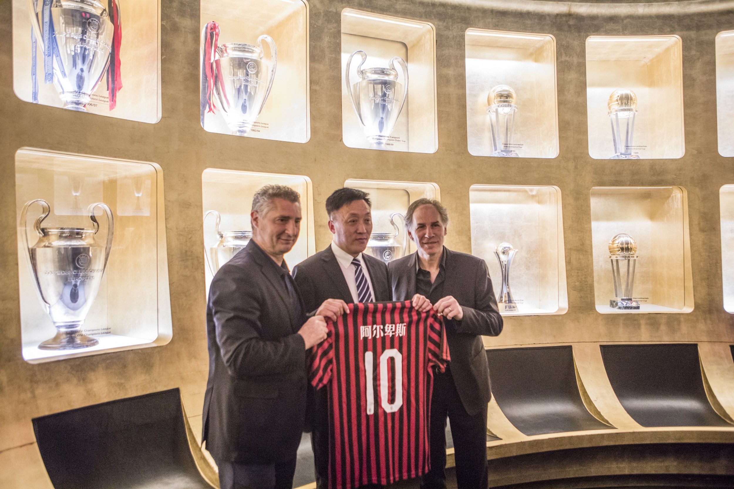 0比4到1比3！马竞输球有转变，阿尔瓦雷斯需找回状态迎考验（0-4到1-3，马竞败局中见改善，阿尔瓦雷斯急需回暖迎考验）