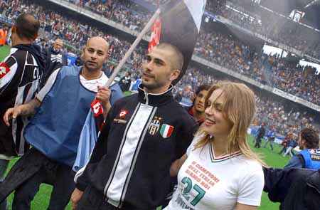 天空：切尔西正努力争取在关窗前签下哈维-西蒙斯和加纳乔（天空体育：切尔西加速推进，力争在转会窗截止前签下哈维-西蒙斯与加纳乔）