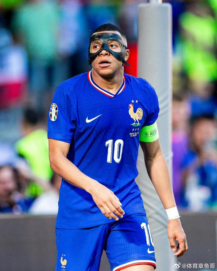 足球英超豪门逆风翻盘，球迷直呼太刺激（英超豪门上演逆转好戏，球迷惊呼过瘾）