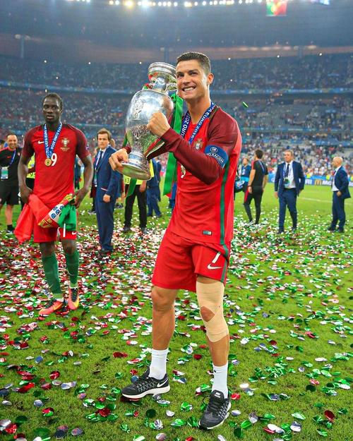 瓜迪奥拉说梅西是历史第一人！还说自己跟梅西学到东西！（瓜迪奥拉：梅西是史上最佳，我也从他身上学到了很多）