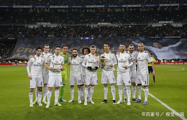 后卫身体对抗强度惊人，主帅盛赞（后卫对抗硬度爆表，主帅力赞）