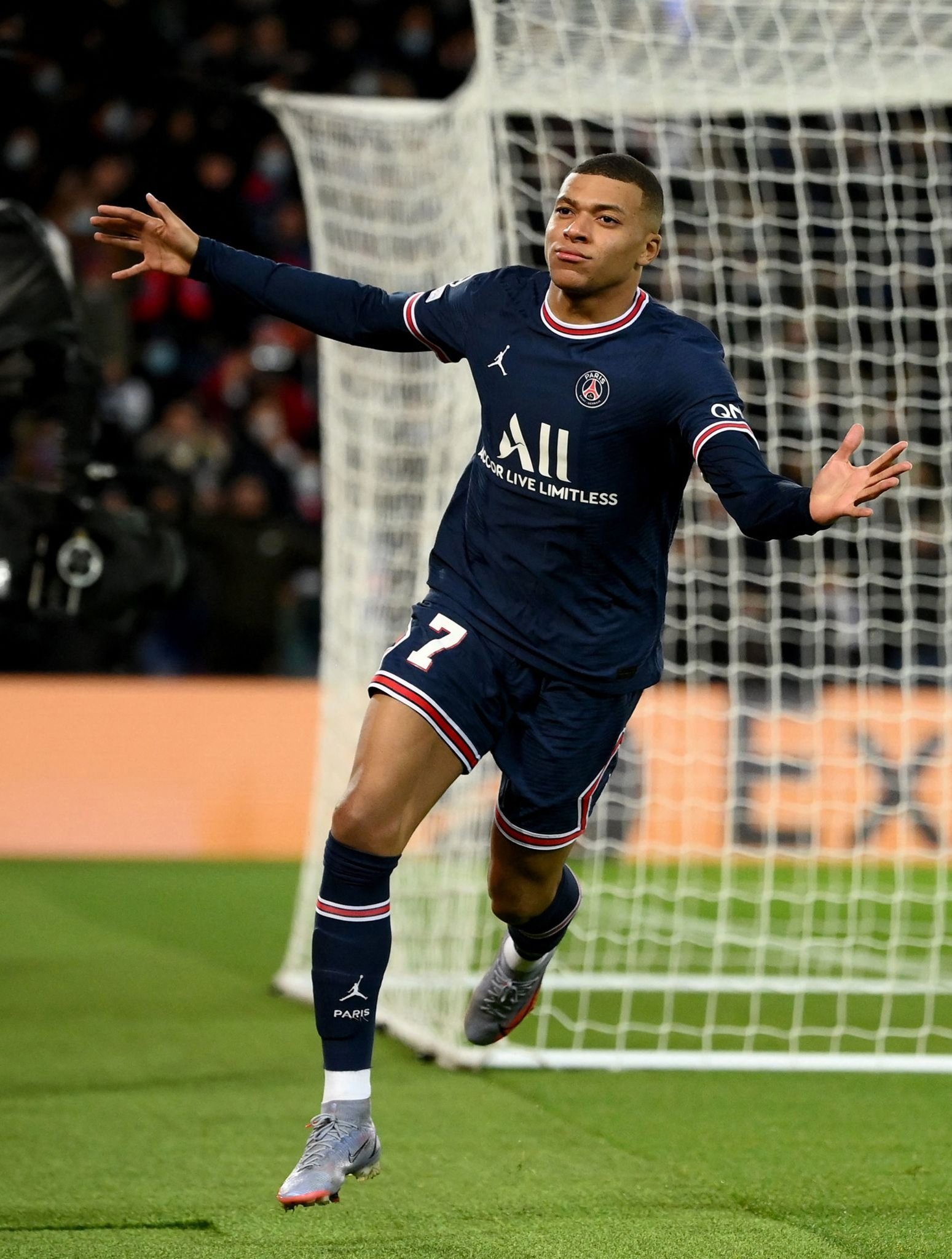 孔蒂：穆里尼奥的履历说明了他的伟大；意甲已变得更加欧洲化（孔蒂：穆帅履历足证其伟大，意甲正日益欧洲化）