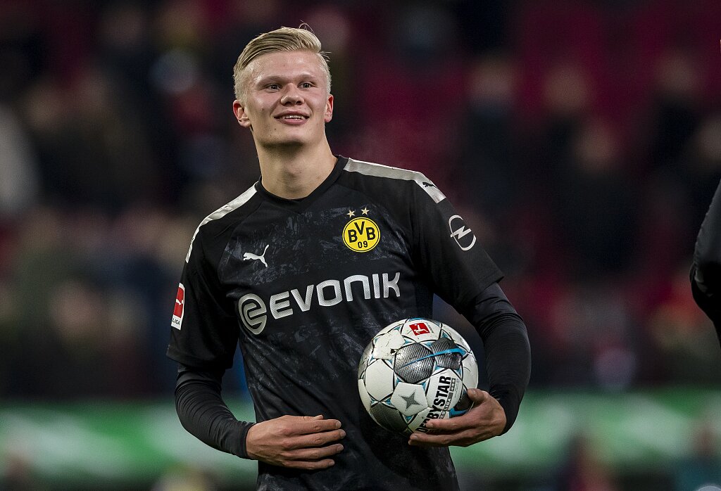 中国女足出战英格兰女足名单：王霜、吴海燕领衔，张琳艳在列（中国女足战英格兰名单公布：王霜、吴海燕领衔，张琳艳入选）