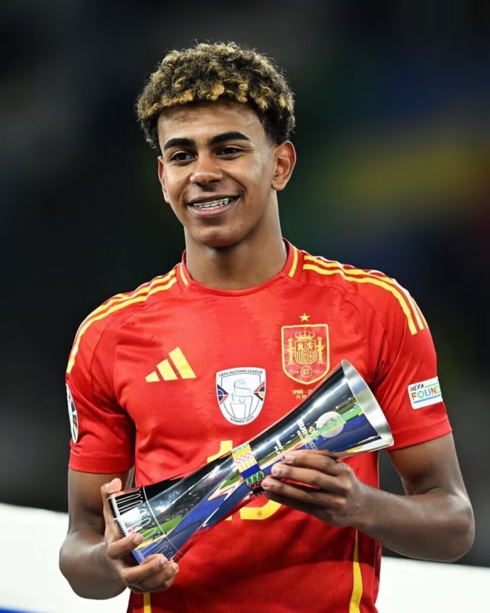 官方：牛津联主帅加里-罗维特下课；球队目前深陷英冠降级区（官宣：牛津联解雇主帅加里-罗维特，球队仍深陷英冠降级区）