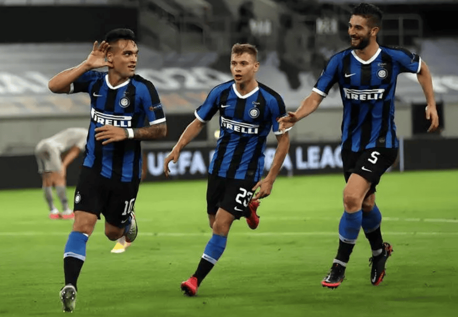 马丁内斯称赞B费：他是助攻之王，曼联在他上场时截然不同（马丁内斯力挺B费：助攻王在阵，曼联判若两队）