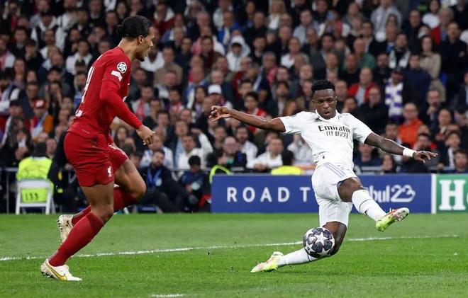 NBA：勇士主场击败灰熊 库里狂砍45分（库里轰45分，勇士主场力克灰熊）