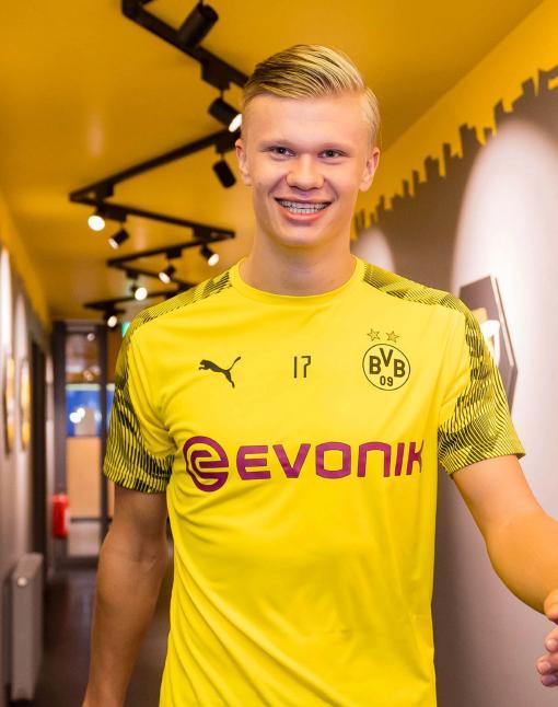 名记：字母最近向队友强调专注篮球的重要性，别被外界声音干扰