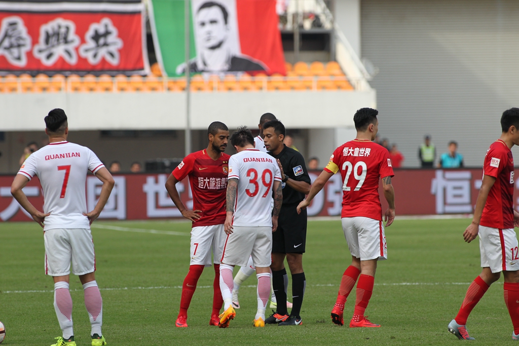 尤文本赛季税前年薪前20：弗拉霍维奇2220万第1，戴维1110万（尤文本季税前年薪榜TOP20：弗拉霍维奇2220万领跑，戴维1110万）