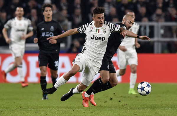 澳超战报：罗里双响，悉尼FC主场3-0轻取墨尔本胜利（澳超快讯：罗里梅开二度，悉尼FC主场3-0完胜墨尔本胜利）