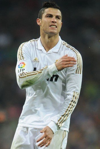 一人一城，韩国前国脚崔喆淳退役，曾代表全北出场超500次（全北功勋、韩国前国脚崔喆淳宣布退役：为俱乐部出场500余场）