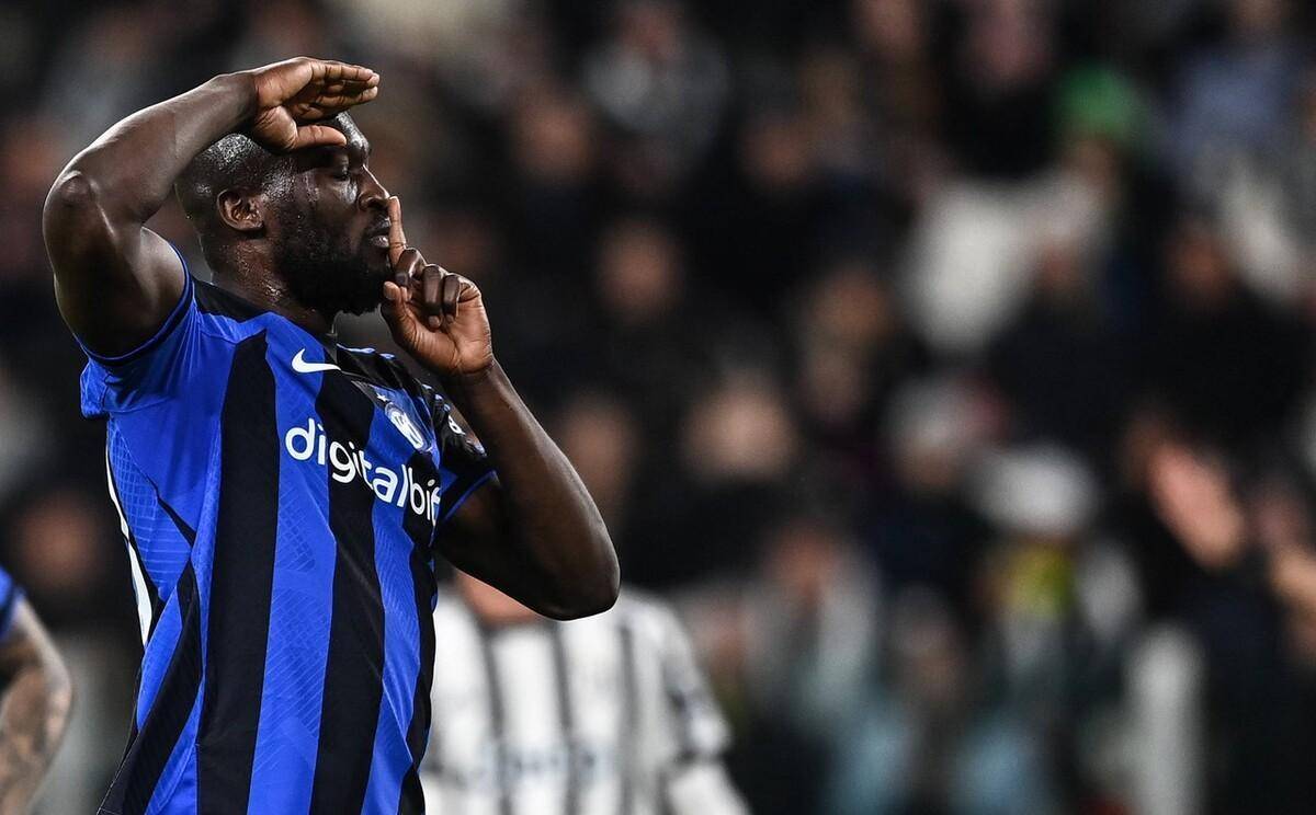 青岛海牛：李霄鹏未与球队告别，近期会根据明年情况与其谈续约（青岛海牛：李霄鹏尚未与球队告别，续约将依据明年形势近期商谈）